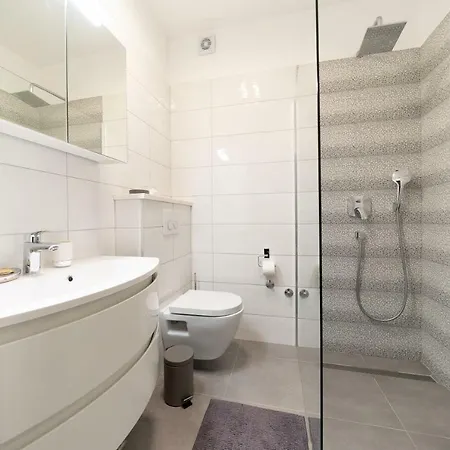 Garden Terrace アパート ザダル